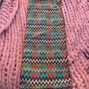 Colorful Zigzag Patterned Infinity Scarf